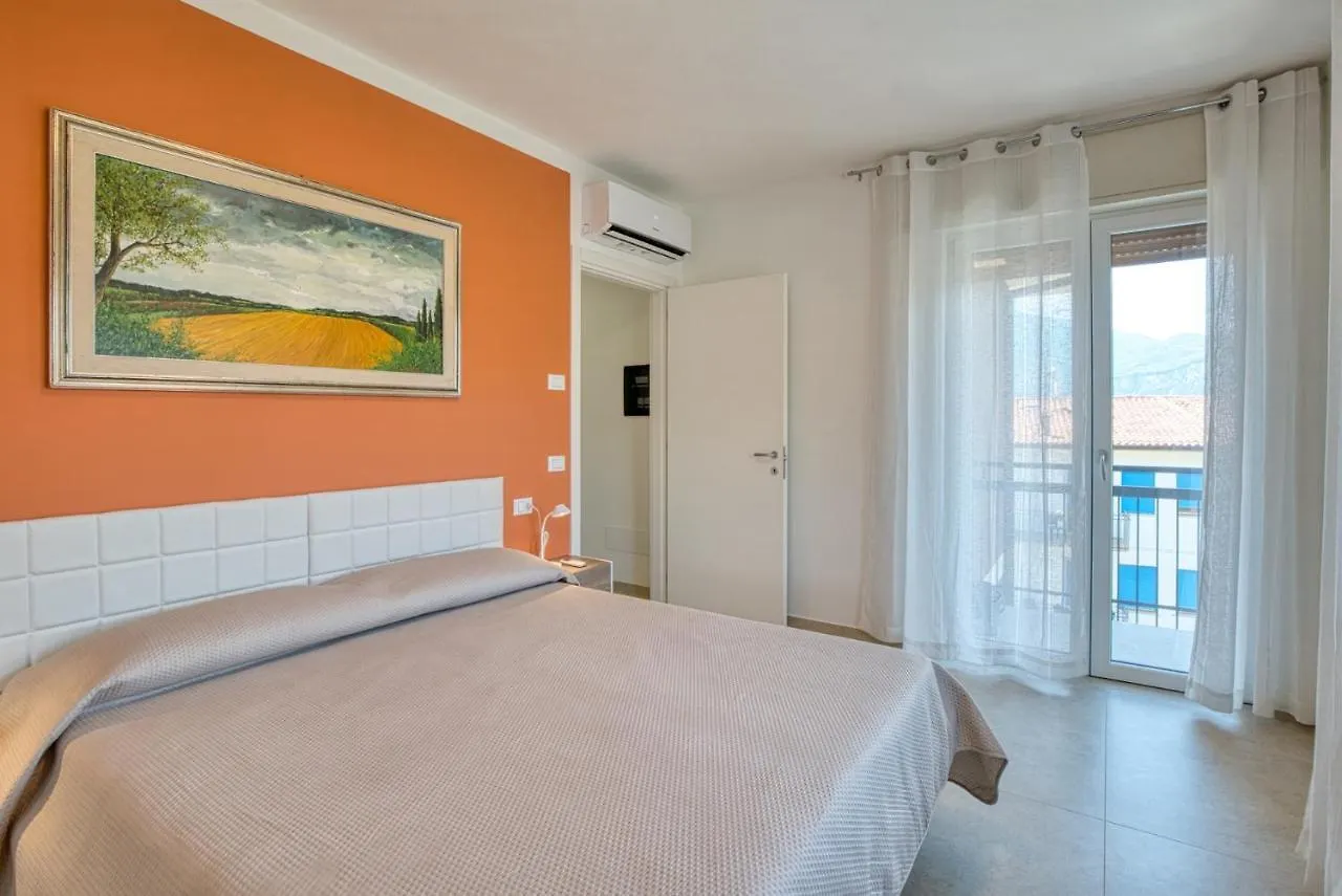 La Sensa Apartments Brenzone sul Garda 0*,  Italien